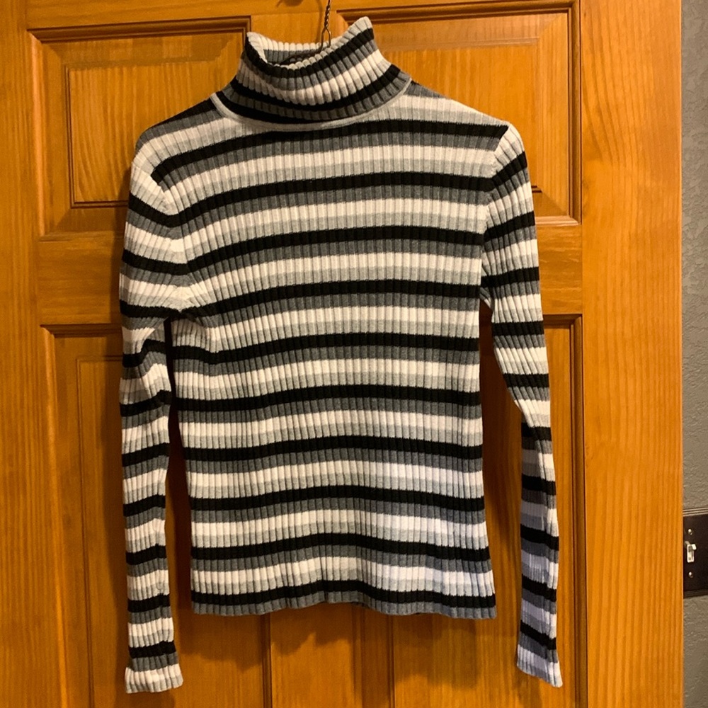 LOFT black/white turtleneck